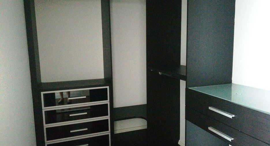 For rent 3 bedrooms condo in Pathum Wan, Bangkok