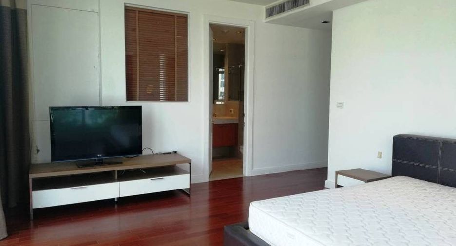 For rent 3 bedrooms condo in Pathum Wan, Bangkok
