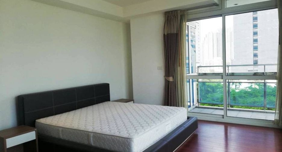 For rent 3 bedrooms condo in Pathum Wan, Bangkok