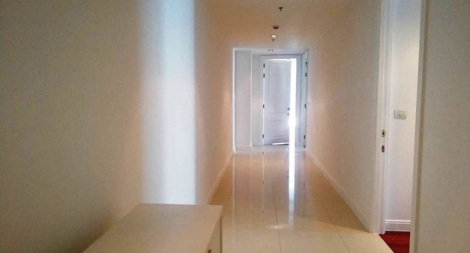 For rent 3 bedrooms condo in Pathum Wan, Bangkok