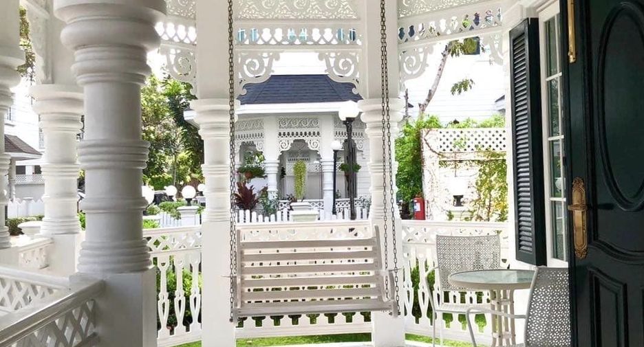 For rent 4 bedrooms house in Bang Na, Bangkok