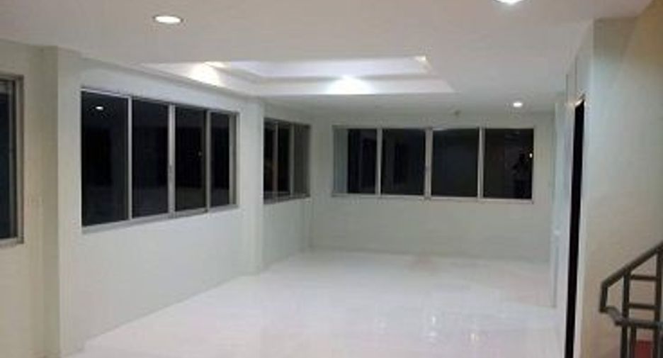 For rent 5 bedrooms house in Khlong Sam Wa, Bangkok