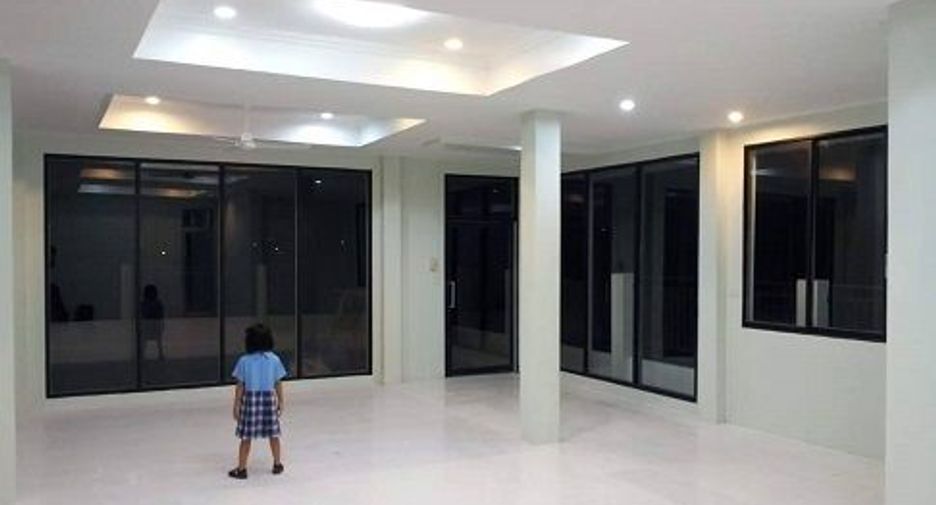 For rent 5 bedrooms house in Khlong Sam Wa, Bangkok