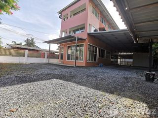 For rent 5 bedrooms house in Khlong Sam Wa, Bangkok
