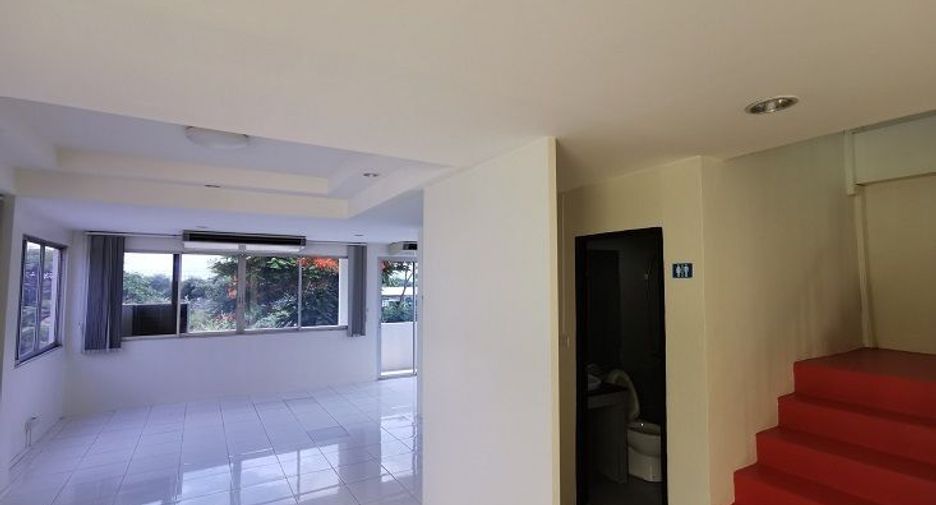 For rent 5 bedrooms house in Khlong Sam Wa, Bangkok