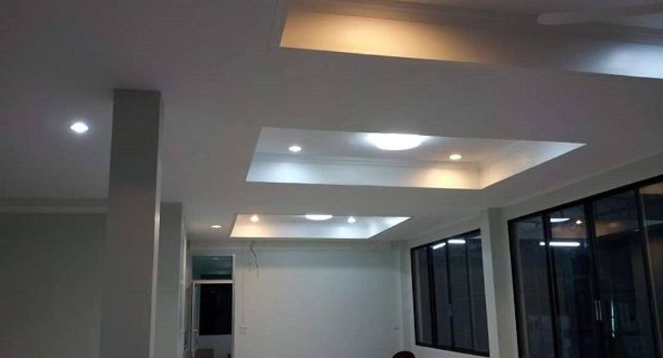 For rent 5 bedrooms house in Khlong Sam Wa, Bangkok
