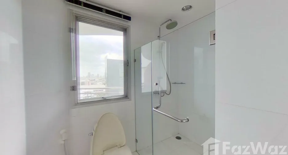 For rent 2 bedrooms condo in Sathon, Bangkok
