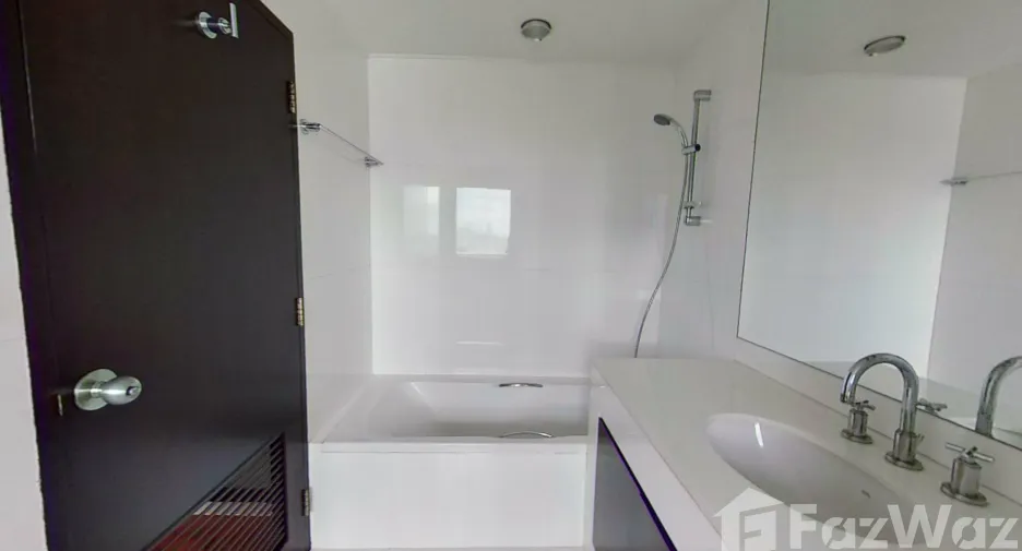 For rent 2 bedrooms condo in Sathon, Bangkok