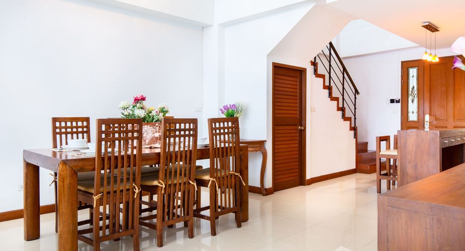 For rent 3 bedrooms apartment in Bang Na, Bangkok