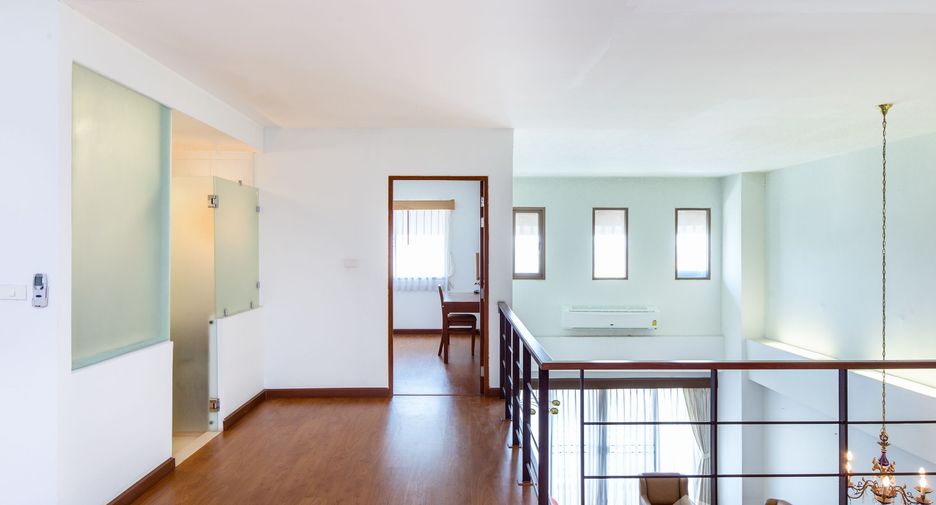 For rent 3 bedrooms apartment in Bang Na, Bangkok
