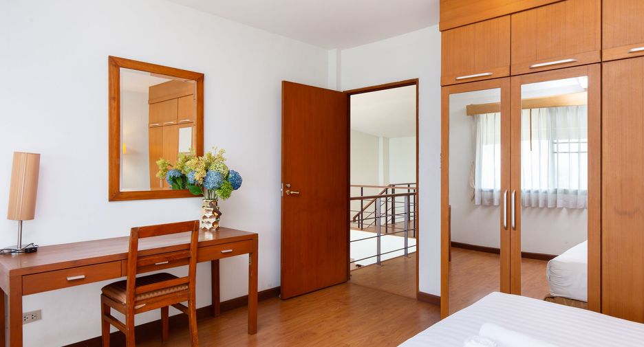 For rent 3 bedrooms apartment in Bang Na, Bangkok