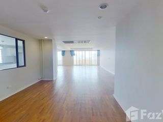 For rent 4 bedrooms condo in Watthana, Bangkok