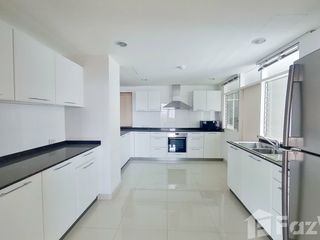 For rent 4 bedrooms condo in Watthana, Bangkok