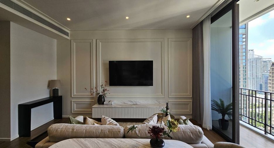 For rent 2 bedrooms condo in Pathum Wan, Bangkok