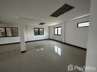For rent 5 bedrooms retail Space in Khlong San, Bangkok