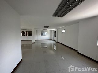 For rent 5 bedrooms retail Space in Khlong San, Bangkok