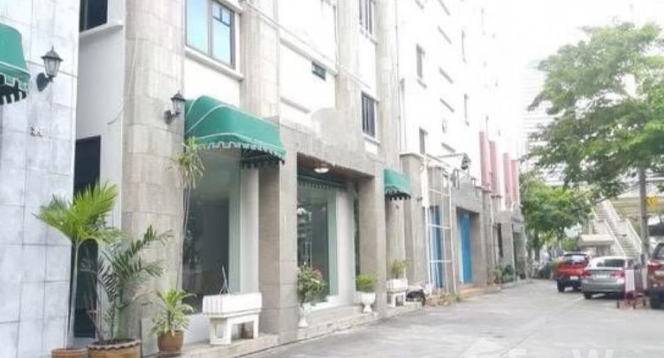 For rent 5 bedrooms retail Space in Khlong San, Bangkok