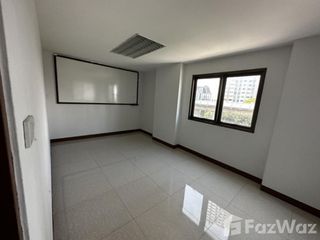 For rent 5 bedrooms retail Space in Khlong San, Bangkok