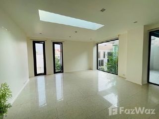 For rent 3 bedrooms condo in Yan Nawa, Bangkok