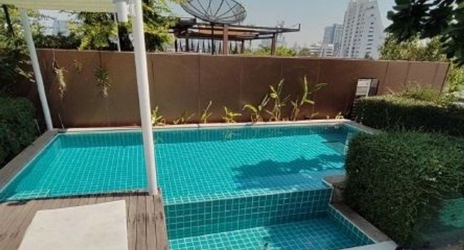 À louer 3 chambres condo à Yan Nawa, Bangkok