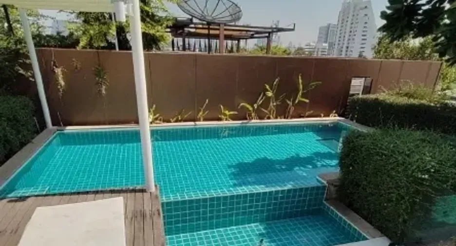À louer 3 chambres condo à Yan Nawa, Bangkok
