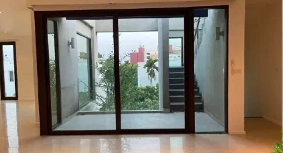 À louer 3 chambres condo à Yan Nawa, Bangkok