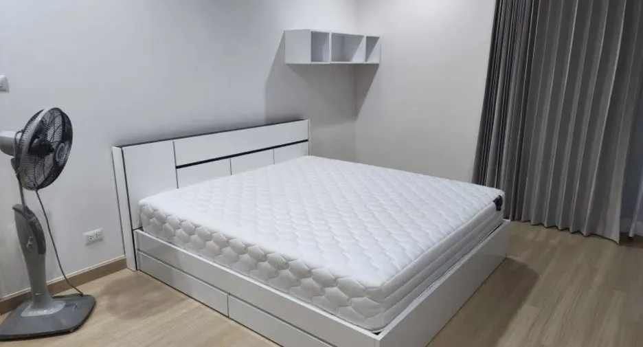 For rent 2 bedrooms condo in Yan Nawa, Bangkok