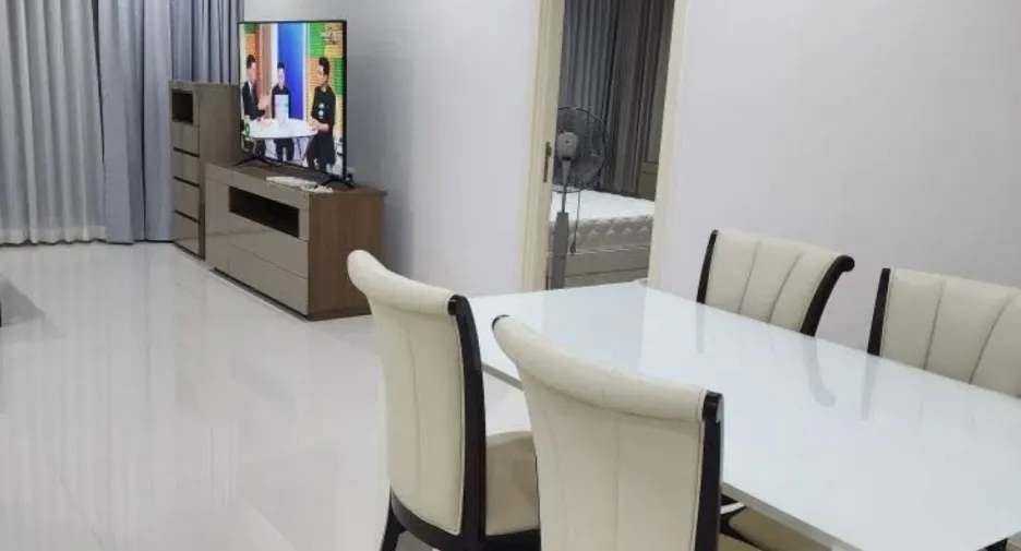 For rent 2 bedrooms condo in Yan Nawa, Bangkok