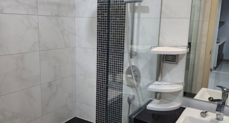 For rent 2 bedrooms condo in Yan Nawa, Bangkok
