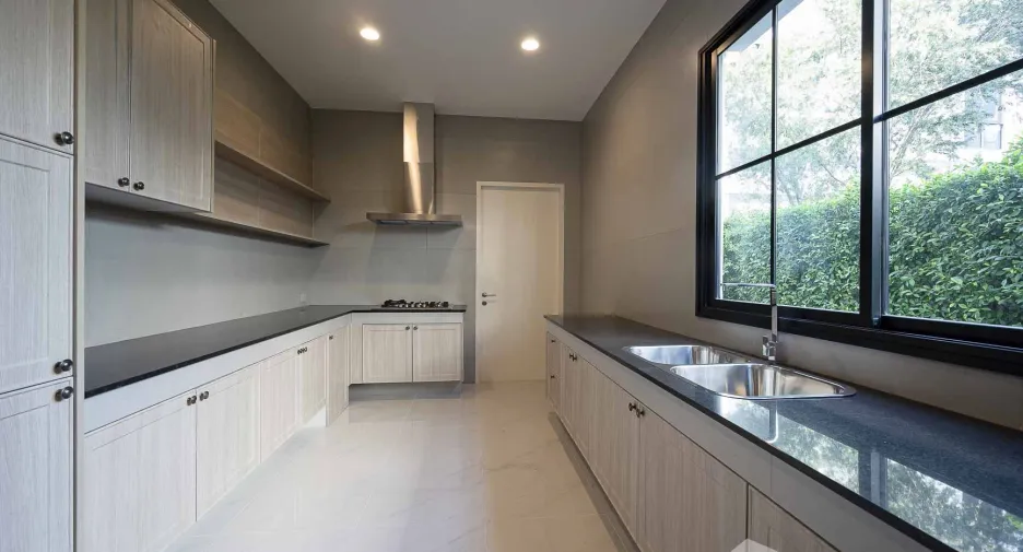 For rent 5 ベッドルーム house in Bang Khen, Bangkok