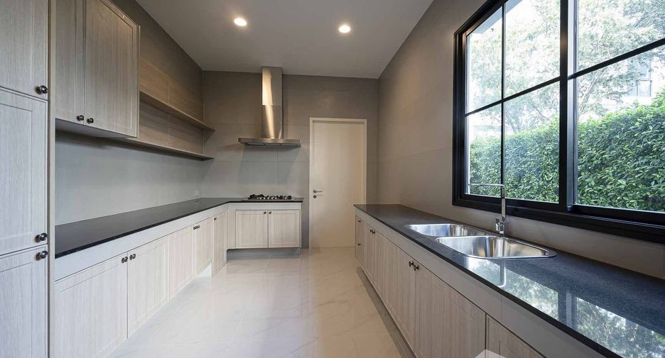 For rent 5 bedrooms house in Bang Khen, Bangkok