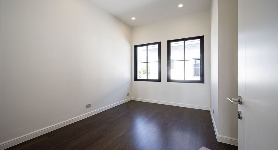 For rent 5 bedrooms house in Bang Khen, Bangkok