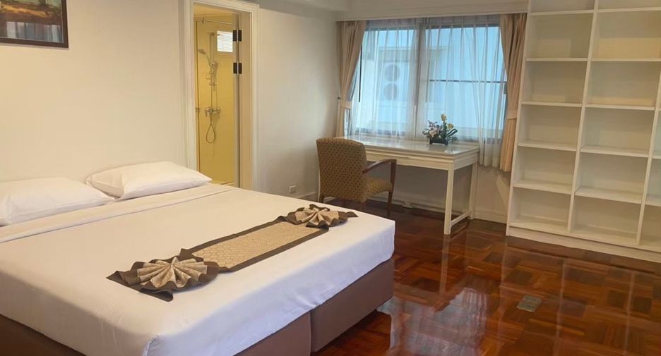 For rent 4 bedrooms condo in Watthana, Bangkok