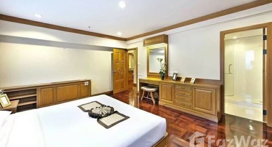 For rent 4 bedrooms condo in Watthana, Bangkok