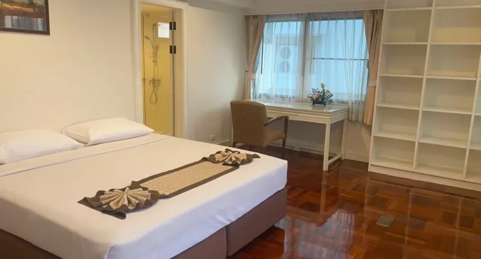 For rent 4 bedrooms condo in Watthana, Bangkok