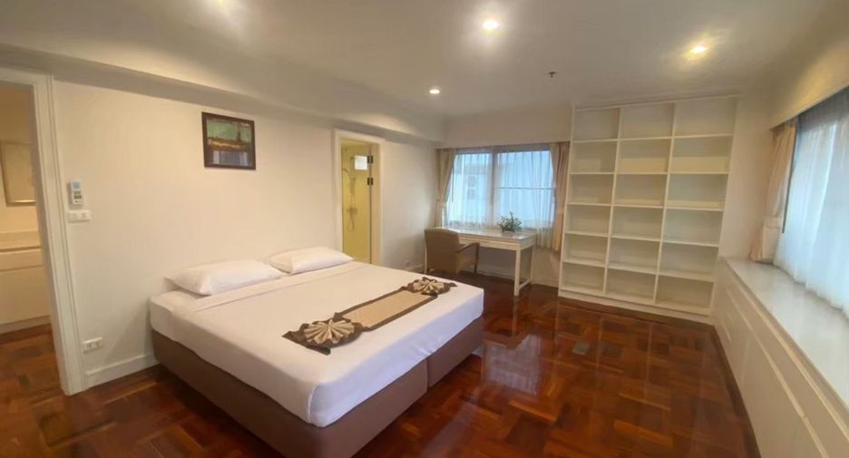 For rent 4 bedrooms condo in Watthana, Bangkok
