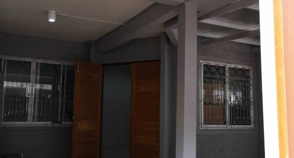 For rent 3 bedrooms townhouse in Bang Kho Laem, Bangkok