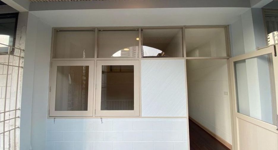 For rent 2 bedrooms townhouse in Watthana, Bangkok