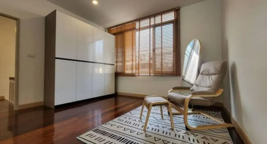 For rent 2 bedrooms townhouse in Watthana, Bangkok