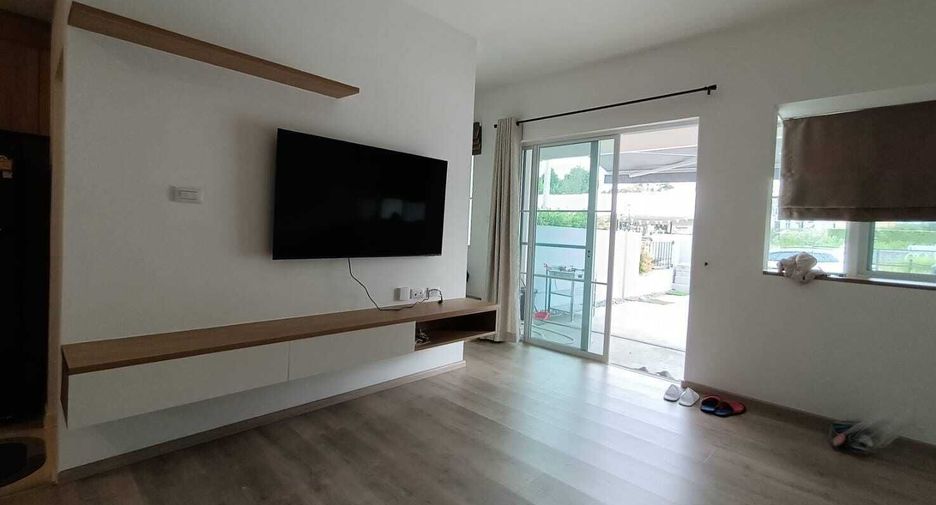 For rent 3 bedrooms townhouse in Prawet, Bangkok