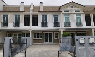 For rent 3 bedrooms townhouse in Prawet, Bangkok