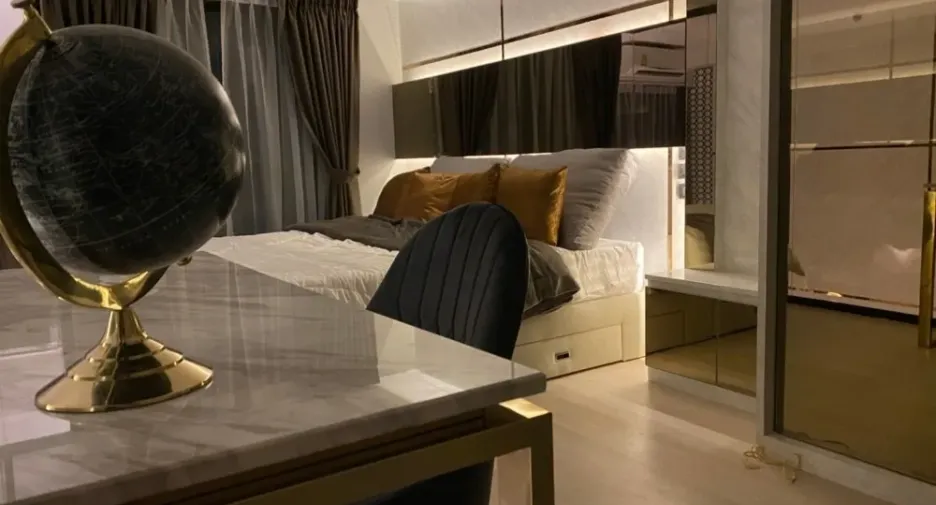 For rent 2 bedrooms condo in Sathon, Bangkok
