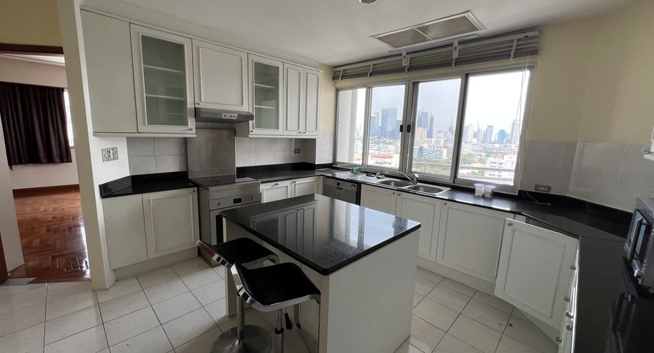 For rent 3 bedrooms condo in Sathon, Bangkok