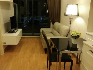 À louer 1 chambre condo à Phra Khanong, Bangkok