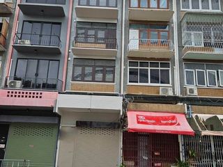 For rent 5 bedrooms townhouse in Bang Phlat, Bangkok
