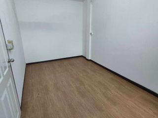 For rent 5 bedrooms townhouse in Bang Phlat, Bangkok