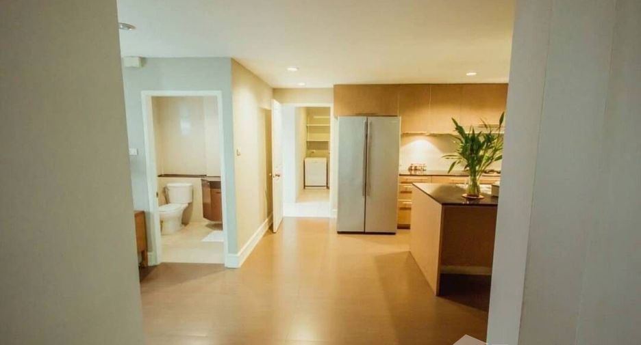 Casa en alquiler de 4 habitaciones en Khlong Toei, Bangkok