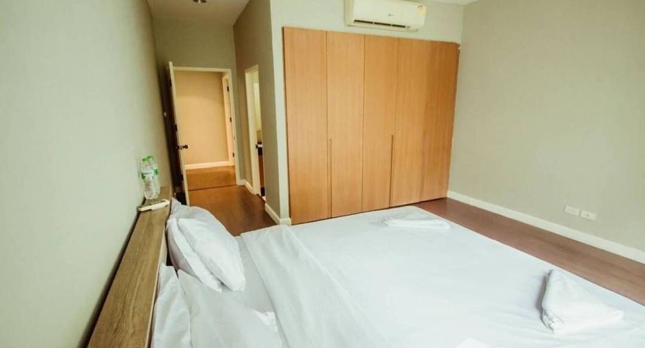 Casa en alquiler de 4 habitaciones en Khlong Toei, Bangkok