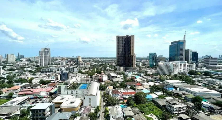 For rent 2 bedrooms condo in Khlong Toei, Bangkok