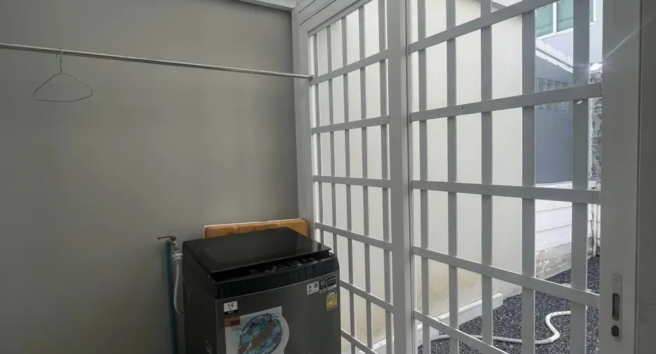 For rent 3 bedrooms townhouse in Bang Phli, Samut Prakan